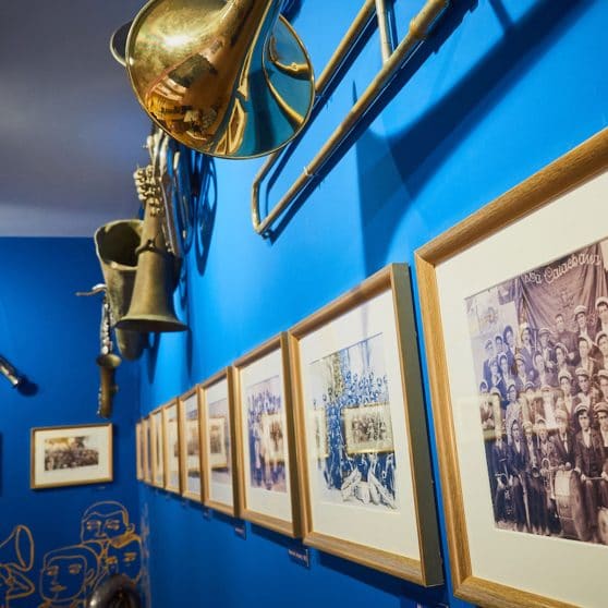 Decoracíon exposición viva la banda