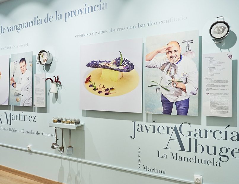 Decoración stand feria de Albacete. Cartel Arte.