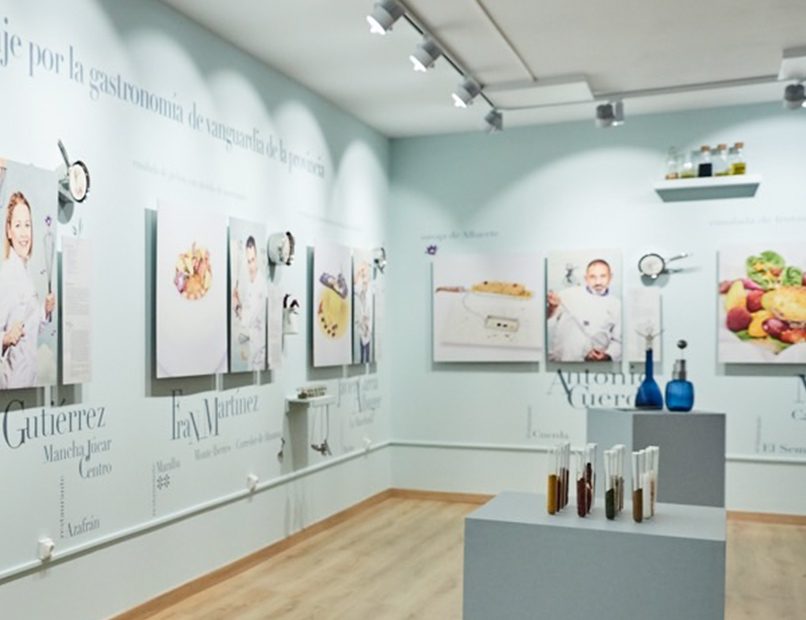 Diseño de interiores stand Feria de Albacete. Cartel Arte.