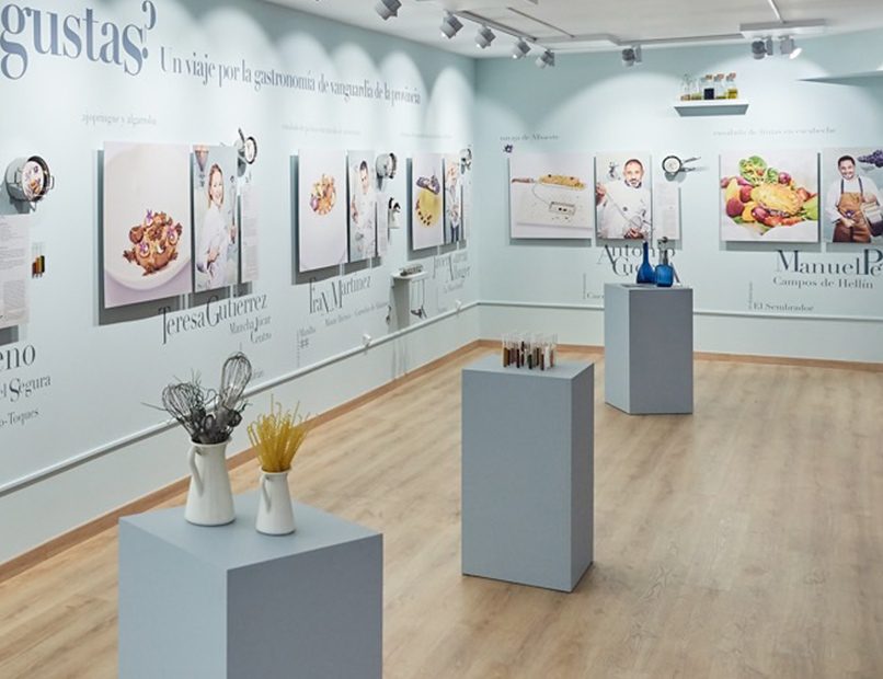 Diseño de interiores stand Feria de Albacete. Cartel Arte.